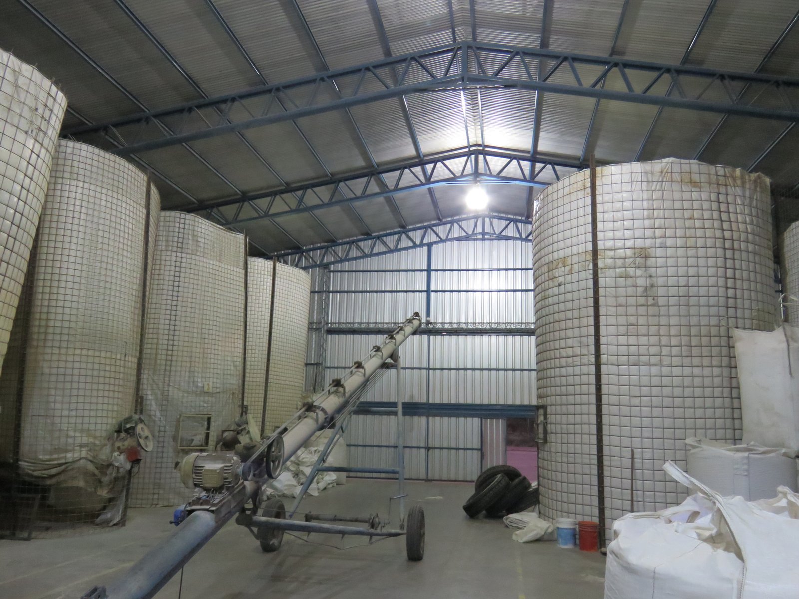 Foto de obra: Iluminación para Acopiadoras de Granos: Luminarias UFO LED de Alta Eficiencia para Operaciones 24/7