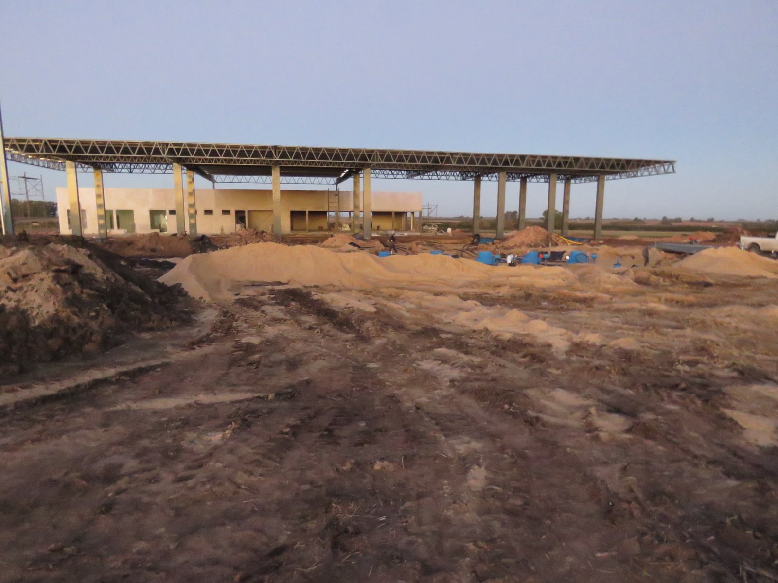 Foto de obra: YPF Concepción del Uruguay: Iluminación Integral para Estación de Servicio y Estacionamiento de Camiones