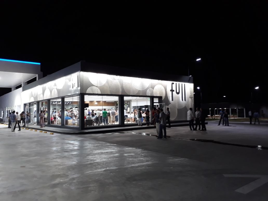Foto de obra: YPF Concepción del Uruguay: Iluminación Integral para Estación de Servicio y Estacionamiento de Camiones