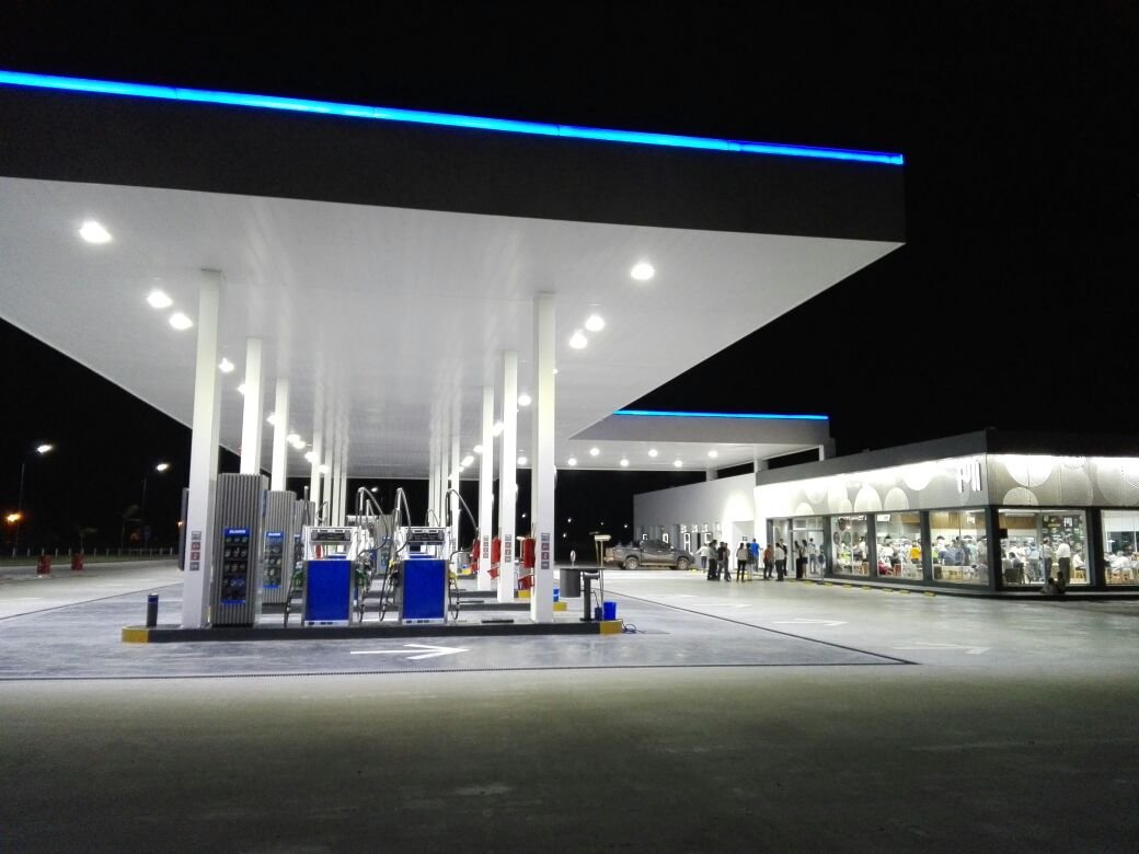 Foto de obra: YPF Concepción del Uruguay: Iluminación Integral para Estación de Servicio y Estacionamiento de Camiones
